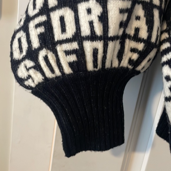 H&M DREAMS OF DREAMS sweater. - Picture 3 of 4
